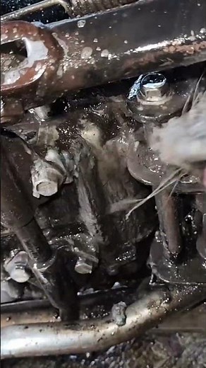 How to clean an engine block of oil sludge and deposits