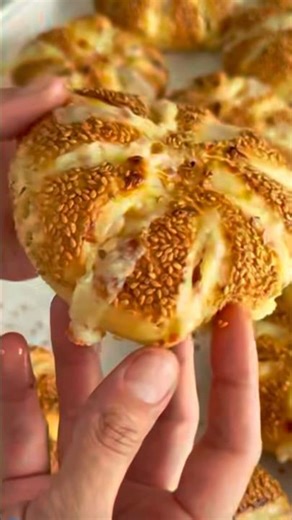 Make This Cheesy pizza Bread for Christmas 🤤🎄#shorts