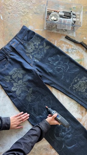Customizing Jeans with Xtool S1 for Unique Fashion