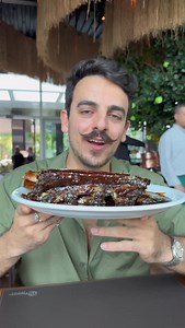 Siga -> @reviewsdomustache Reviews do Mustache 554 - Costela de 12 horas da Dayse Paparoto, no @paparotocucina em São Paulo Com direito a bastidores da produção gurizada! Colei na cozinha pra ver e claro, mostrar pra você, como é feita essa belezura 🥵 E bora da-lhe. As vezes eu amo meu trabalho 🤷🏻‍♂️ | Reviews do Mustache 2
