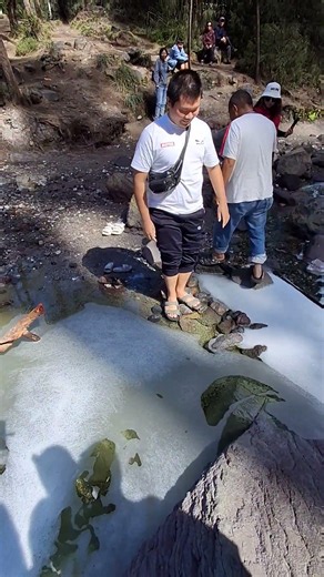 Si gendut nyeberang sungai 😆