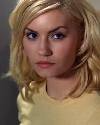 Movies on Instagram: "In a world wrought with unoriginal, humor-lacking teen movies, The Girl Next Door (2004) provides a beacon of light. The director’s hardest battle was to ensure that, although 90% of the cast are teenagers, this movie would not be labeled as a typical teen comedy. The first comparison that should be made between your average Hollywood teen offering and this movie is the humor. Some movies (American Pie, Road Trip) are genuinely funny, but in a slapstick way. The Girl Next D