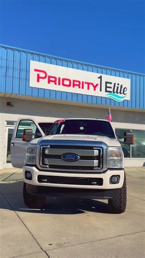 🔥 2015 Ford F-350 Platinum 4x4 🔥 123,000 Miles 💪 Power & Setup \t•\t6.7L Powerstroke Turbo Diesel \t•\tT&D DSP5 Switch \t•\tLeveled \t•\t37x13.50R20 Radar Renegade R/T Tires \t•\tB&W Turnover Ball (Gooseneck Ready) 🖤 Platinum Luxury \t•\tBlack Leather Interior \t•\tHeated & Cooled Front Seats \t•\tHeated Rear Seats \t•\tHeated Steering Wheel \t•\tPower Sunroof ✨ Condition \t•\tPearl White Paint \t•\tVery clean, well-kept truck \t•\tRuns & drives excellent 🚚 Buying Made Easy \t•\tNationwide 