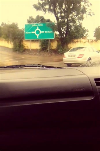 Correct Way to drive around the Traffic Circle ; follow Road signs and indicate your direction..👍