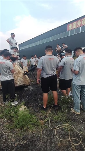 Efficient Rock Splitting with Hydraulic Machines