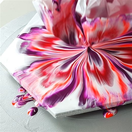 Fantastic flower pouring 🌸 | Designer Gemma77