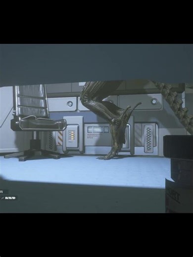 I clipped. The alien clipped. I died #alienisolation #horrorgaming #jumpscare