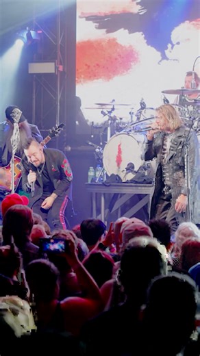 You don’t want to miss the official iHeartRadio Canada Live Event celebrating the release of Three Days Grace’s NEW ALBUM ‘Alienation’ 🤘 Check out the FULL LIVE concert performance here ⤵️ Alienation is out Aug 22! https://youtu.be/RbcCI_iEmVk | 100.3 The Bear