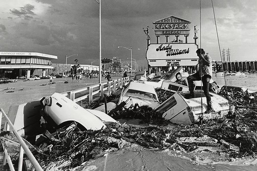 26K views · 171 reactions | On July 3, 1975, a summer monsoon triggered a flash flood in the Las Vegas Valley. While some gamblers sat unaware inside Las Vegas Strip casinos, floodwaters put Interstate 15 exits underwater and closed major intersections. READ MORE→rjnews.is/2YyTCCY | Las Vegas Review-Journal | Facebook