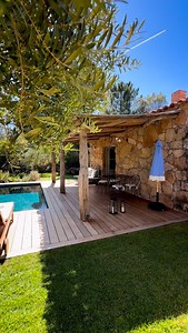Bergerie Lucia à Porto-Vecchio, Corse. Beaucoup d’entre vous sont sensibles à son charme et reviennent d’années en années y faire leur pause annuelle bien méritée. Cette année encore, elle a conquît les cœurs. Je vous remercie de nous faire confiance et de nous confier vos vacances. La bergerie Lucia n’a plus de disponibilité cette année. Je vous invite à consulter nos disponibilités et tarifs sur notre site Internet et à réserver vos vacances pour la saison 2026. 🛜 www.casazialucia.com #vacanc