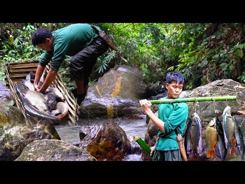 Primitive Life in the Wild: Fishing in a Forest Stream & Traditional Preservation