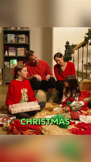 Chess.com on Instagram: "This year, everyone can have the greatest gift of all - a CHESS COACH! 🎁 Pick yours today (even @gothamchess!!)"