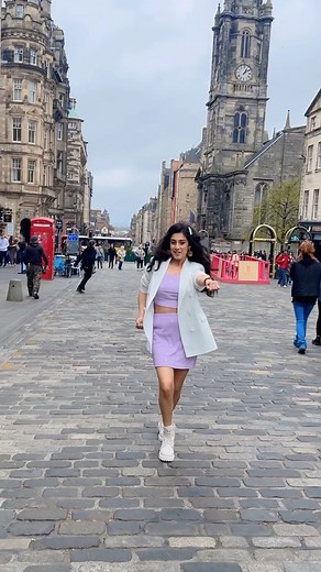 Isha Malviya on Instagram: "trend in london💃🙈 #trend #ishamalviya #jassu #dance #london"