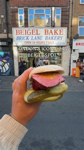GIOACCHINO RUSSO | LONDON | UK on Instagram: "London’s iconic 24/7 beigel spot 🥯 Still dreaming about those salt beef beigels from Beigel Bake on Brick Lane. Unreal. 🫠 What’s your go-to spot for a beigel in London? …"