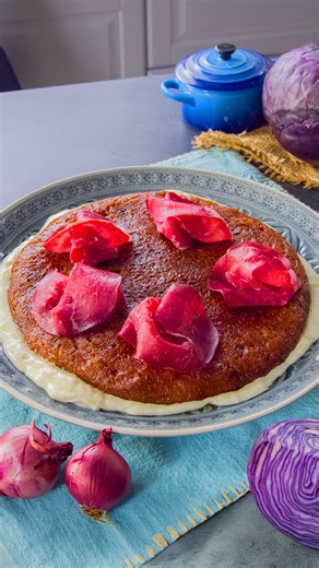 This red cabbage potato pancake is the comforting winter meal you've been waiting for! 🥞🥔❄️ ⏱️ Cook time: 1hr 20 mins 📌 RECIPE: https://www.scrumdiddlyumptious.com/red-cabbage-potato-rosti-crispy/298163 For the béchamel sauce (optional): - 2½ cups milk - 2 bay leaves - 3½ Tbsp butter - ½ cup flour - freshly grated nutmeg, to taste - salt and pepper For the red cabbage potato rösti: - 11 oz red cabbage - 2 red onions - 1½ lbs potatoes - 1 tbsp apple cider vinegar - salt and pepper to taste - 1