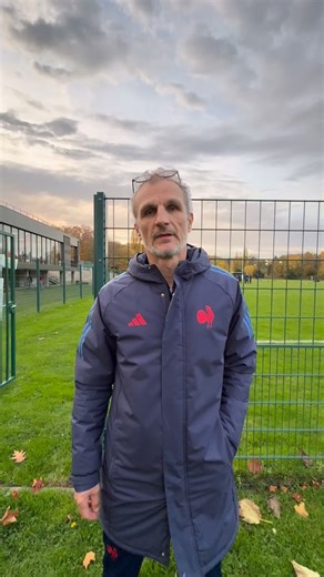 𝐔𝐧 𝐌𝐞𝐫𝐜𝐫𝐞𝐝𝐢 𝐁𝐥𝐞𝐮 𝐚̀ 𝐀𝐧𝐭𝐨𝐧𝐲 𝐌𝐞́𝐭𝐫𝐨 𝟗𝟐 🏉 Hier, Antony Métro 92 a accueilli un nouveau 𝐌𝐞𝐫𝐜𝐫𝐞𝐝𝐢 𝐁𝐥𝐞𝐮 ! Ces journées rassemblent les meilleurs jeunes joueurs et joueuses de la région pour leur faire vivre des entraînements inspirés du haut niveau. Objectif : progresser ensemble, partager l’exigence du jeu tricolore et construire le rugby de demain 🇫🇷 Retour en image sur la journée d’hier au 𝐏𝐚𝐫𝐜 𝐝𝐞 𝐥𝐚 𝐆𝐫𝐞𝐧𝐨𝐮𝐢𝐥𝐥𝐞̀𝐫𝐞 ! La Griffe du collect