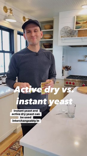 It may be confusing but here’s what you should know about the different types of yeast: instant and active dry. #baking #yeast #kitchenhacks #nowyouknow | Wyse Guide