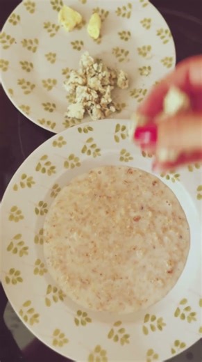 Oatmeal with a secret ingredient 🍯 #oatmeal #cooking #breakfast
