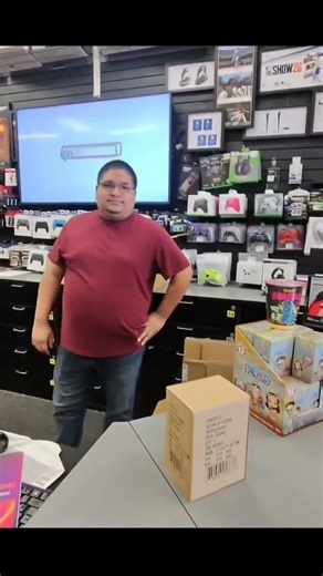 TOPPS NFL DROP at GAMESTOP and employee kicked me out.. 🤐📈