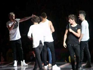 One Direction human pyramid with Calum from 5sos HQ