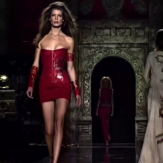 Louise Pedersen for Roberto Cavalli Spring/Summer 2003 FashionShow #runway #catwalktour #fashion