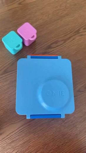 BEST LUNCHBOX EVER The omie box has been a Godsend since years. It’s probably the only lunchbox that comes with an insulated section that’s detachable. The quality is so great we’ve been using it for years and it hasn’t given way. Totally worth the price. Plus the containers (which can be bought separately) are superb if you wanna add liquidy stuff and they fit right in. Comment below if you want the link. #kiddiegramlunchbox [ kids school lunchbox back to school tiffin insulated box children ho