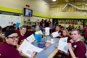 250 Concordia-Chicago Freshmen Participate in Service Day