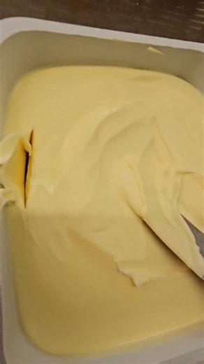 Dinner time at my Finnish school dorm! 🥗 Today we had kasviskiusaus – a creamy vegetable casserole that’s surprisingly simple and so good. I added some salad, bread with butter, and milk on the side. For me it’s an 8/10! Would you try kasviskiusaus if you had it at your school? Let me know in the comments! 👇 #FinnishFood #SchoolDinner #DailyDishDiaries | Daily Dish Diaries