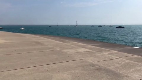 High-speed jet creates sonic boom at Chicago Air and Water Show