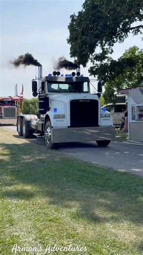 Epic Big Rigs Passing by at the Truck Show 🚛💫 #bigrig #truckshow2025