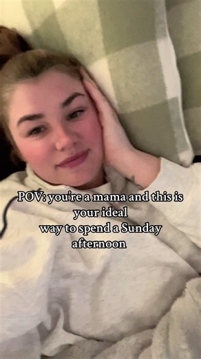 El momento perfecto de una mamá en la tarde de domingo