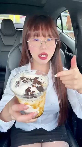 Reviewing Costco’s NEW Salted Caramel Brownie Sundae 🤩🍨 #costco #costcofood #foodreview