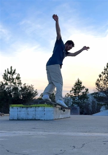 grind slide #skate #skateboarding #skatelife #fyp #foryoupage