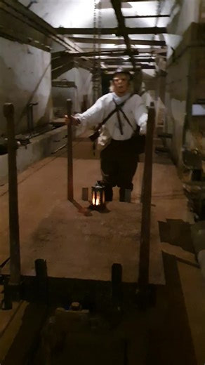 Ce vendredi 31 octobre, dernière chance pour tenter de surprendre le fantôme du soldat Hippolyte dans les galeries souterraines du Hackenberg. Alors Réservez vos places sur notre site internet www.maginot-hackenberg.com | Ouvrage du Hackenberg - Ligne Maginot [Page Officielle]