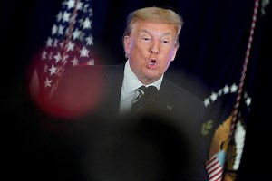 Trump orders more unemployment pay, a payroll tax deferral