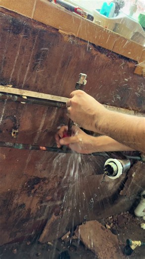 How to Isolate Mains Water with a Live Isolation Valve