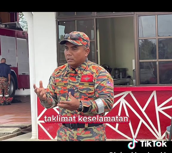 Alhamdulillah selesai latihan luar kali ini. Terima kasih kepada semua jurulatih kami dari JBPM Kelantan kerana menyediakan fasiliti terbaik dan latihan yang sangat ekstrem dan best. Really enjoy the training! #jbpmkelantan memang awesome dan terbaik! #brigedbombapkb #pkb #jbpmbahagianlatihan #polycc #brigedbombapoliteknikmalaysia #bombamalaysia #awesome #ekstrem #lasak #terbaik