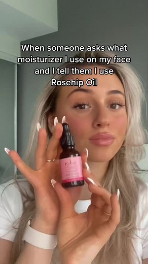 Debunking the Myth: Rosehip Oil and Clogged Pores
