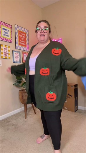 This sweater is perfect for the fall and comes in plus size of the size 6X! I sized up 2 for an