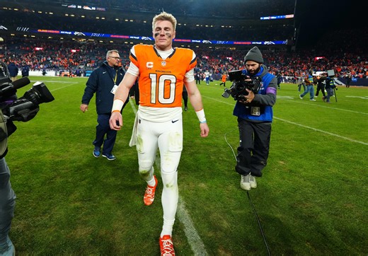 Former Oregon QB Bo Nix suffers season-ending injury in OT playoff win
