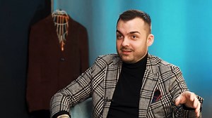 945K views · 10K reactions | O istorie adevărată și extrem de emoționantă cu care Gabi Marcu s-a confruntat la una dintre nunțile pe care a moderat-o. Interviul integral îl găsiți aici: https://youtu.be/JuRaWpxUPXs | Un show de doi Galbeni | Facebook