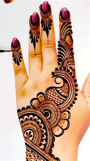 Elegant Arabic Mehndi Designs for Your Front Hand