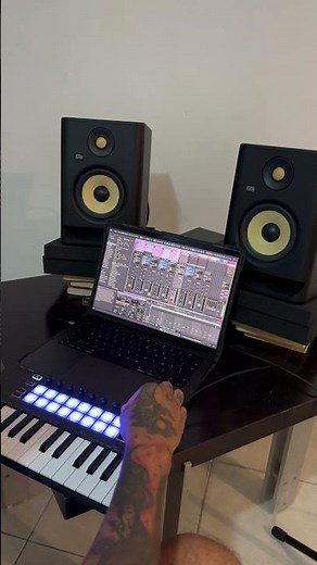 Setting arpeggios with drum pads using ableton live and launchkey mini mk3