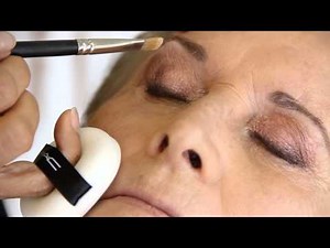 Maquiagem para mulheres acima de 70 anos
