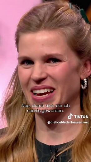 5 Löwen – 5 Angebote. Da ist die Stimmung ganz schön hitzig! 😅 Gründerin Leonie von @ivyclip hat mit ihrer Frauenpower und innovativen Haarklammer alle in den Bann gezogen. Jeder will investieren! @Janna Ensthaler, @Ralf Dümmel und @Judith Williams bieten die geforderten 150.000 Euro für 20 %. Neulöwe @Johannes Kliesch möchte keine Anteile, dafür aber die doppelte Summe seines Invests zurück und @Carsten Maschmeyer hat einfach mal den Deal vervierfacht: 300.000 Euro für 10 %. Deal für .... ? Sc