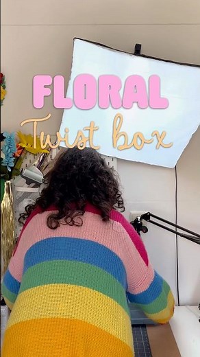 Floral Twist Gift Box with Cricut 🌸 Easy DIY Gift Idea! #diy #cricut #packagingdesign #diadasmães