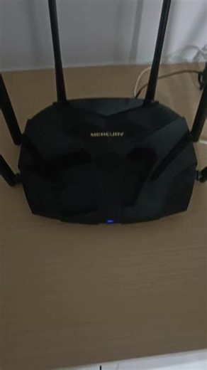 不用拉网线！路由器无线桥接，一分钟搞定全屋满格WiFi新手零难度，再也不怕角落没网～路由器无线桥接 超简单步骤 避坑要点 桥接步骤（5步搞定，新手也会） 1. 记好主路由器的WiFi名 密码，保证主路由能正常上网 2. 副路由器通电，手机连副路由的默认WiFi，打开浏览器输副路由底部的管理地址（如192.168.1.1），输管理密码登录 3. 找到【LAN口设置】，关闭DHCP服务