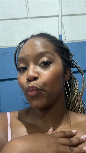 Isabela Júlia on Instagram: "Calvo e com dois dente faltando… . . . . . . . . . #Relacionamento #reels #foryou #blackwoman #relationship"