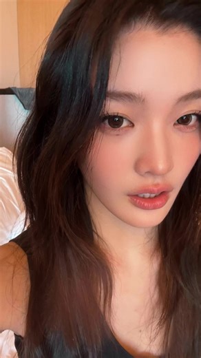 Exploring Iroha Hokazono's Impact in Art