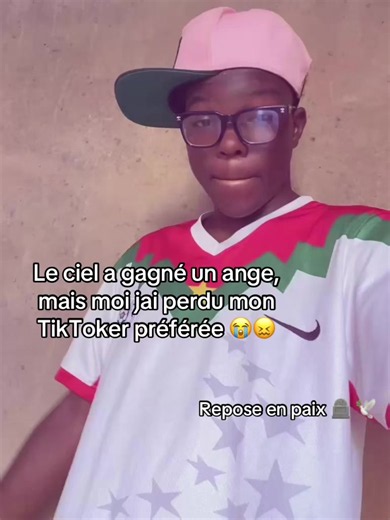 🕊️ Repose en paix mon ami frère 🕊️ Je n’arrive toujours pas à réaliser ton départ… Même si on n’était pas proches au quotidien, on a partagé des moments, des vidéos, des sourires, des câlins et moi je t’ai connu si gentil timide talentueux et ça reste tu vas me manquer. Tu es parti si vite… et tu as laissé derrière toi tellement de cœurs qui pleurent, tellement de cœurs brisés. On ne comprend pas, on ne sait pas pourquoi la vie t’a arraché à nous comme ça… Je souhaite beaucoup de courage à ta 
